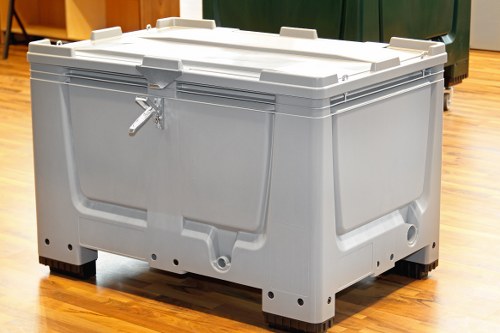 Estimator providing a free onsite quote for a shop clearance near South End Green